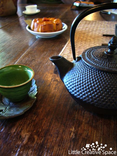Black Cast Iron Tea Pot